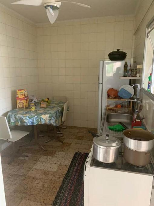 Apartamento 2 Quartos A 5 Minutos A Pe Da Praia Da Enseada グァルジャー エクステリア 写真