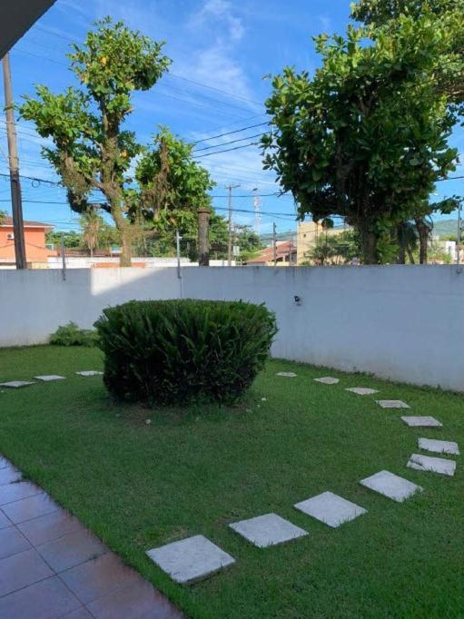 Apartamento 2 Quartos A 5 Minutos A Pe Da Praia Da Enseada グァルジャー エクステリア 写真
