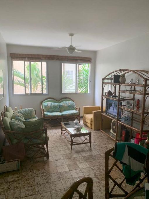 Apartamento 2 Quartos A 5 Minutos A Pe Da Praia Da Enseada グァルジャー エクステリア 写真