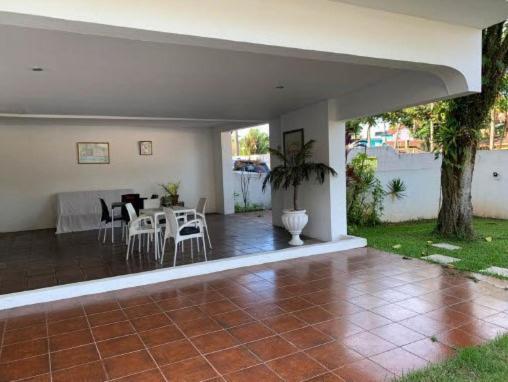 Apartamento 2 Quartos A 5 Minutos A Pe Da Praia Da Enseada グァルジャー エクステリア 写真