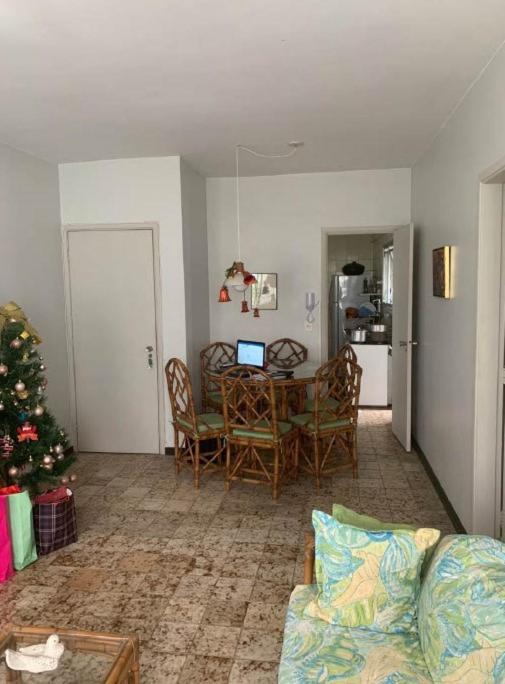 Apartamento 2 Quartos A 5 Minutos A Pe Da Praia Da Enseada グァルジャー エクステリア 写真