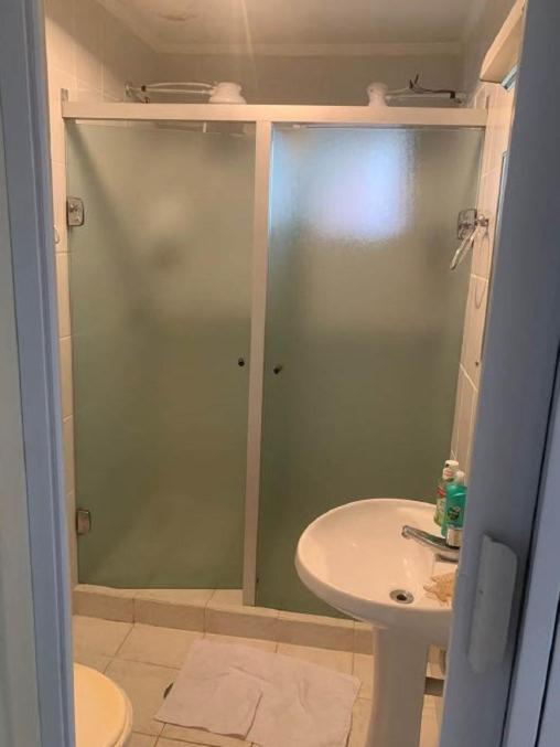Apartamento 2 Quartos A 5 Minutos A Pe Da Praia Da Enseada グァルジャー エクステリア 写真